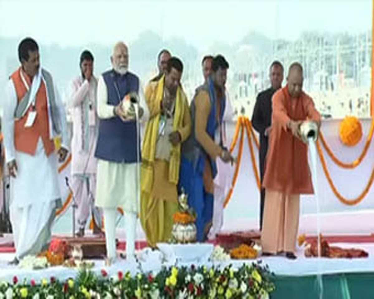 पीएम मोदी-सीएम योगी खुद आशीष लेने आए, महाकुंभ दिव्य और भव्य होना तय, संतों ने दी प्रतिक्रिया